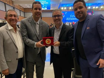 Saloá recebe Selo Ouro de Alfabetização em reconhecimento ao compromisso com a educação