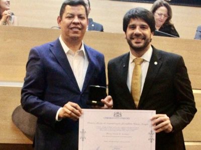 Alberes Xavier recebe Prêmio Graça Araújo e é homenageado por sua contribuição ao jornalismo político em Pernambuco